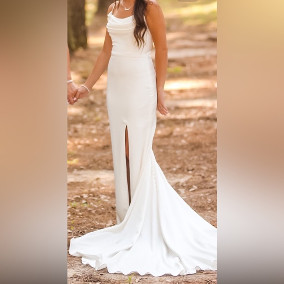 Wedding dress size 0-1 - Picture 2 of 2